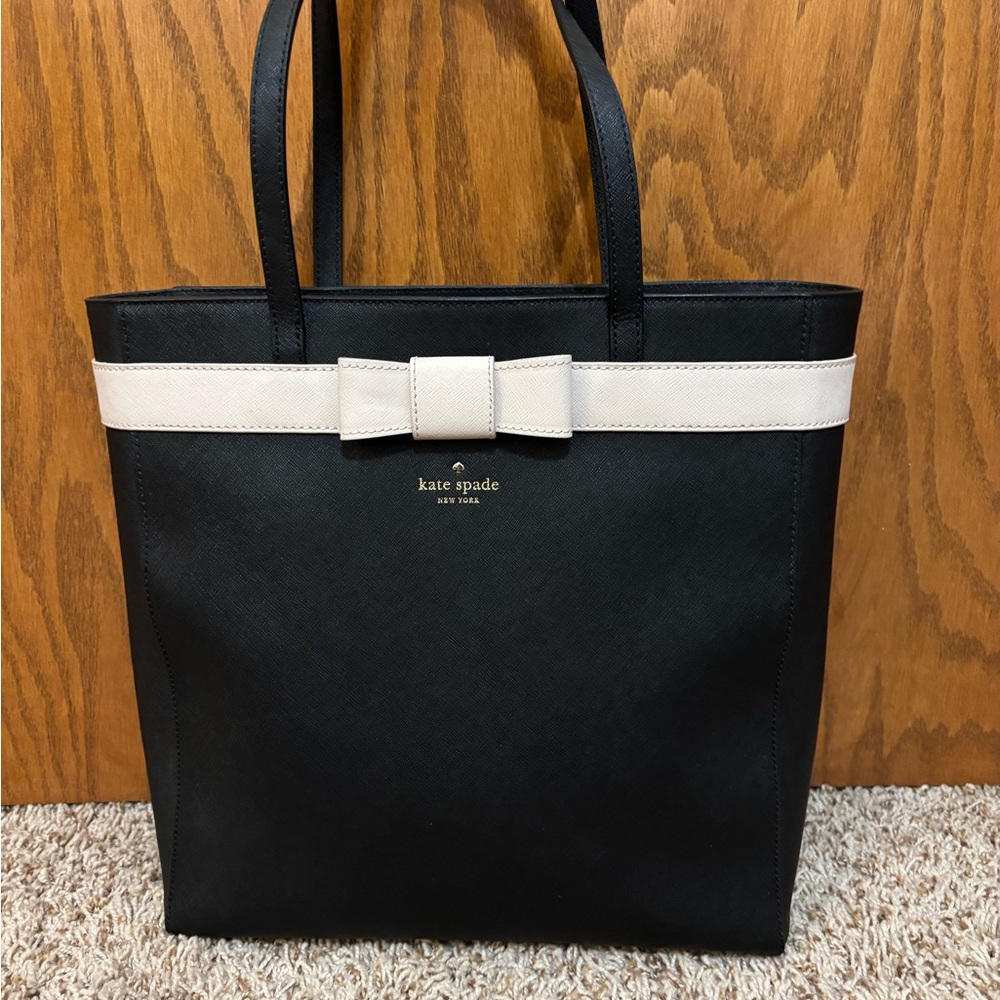 Kate Spade Tote, 12x12x3.5in